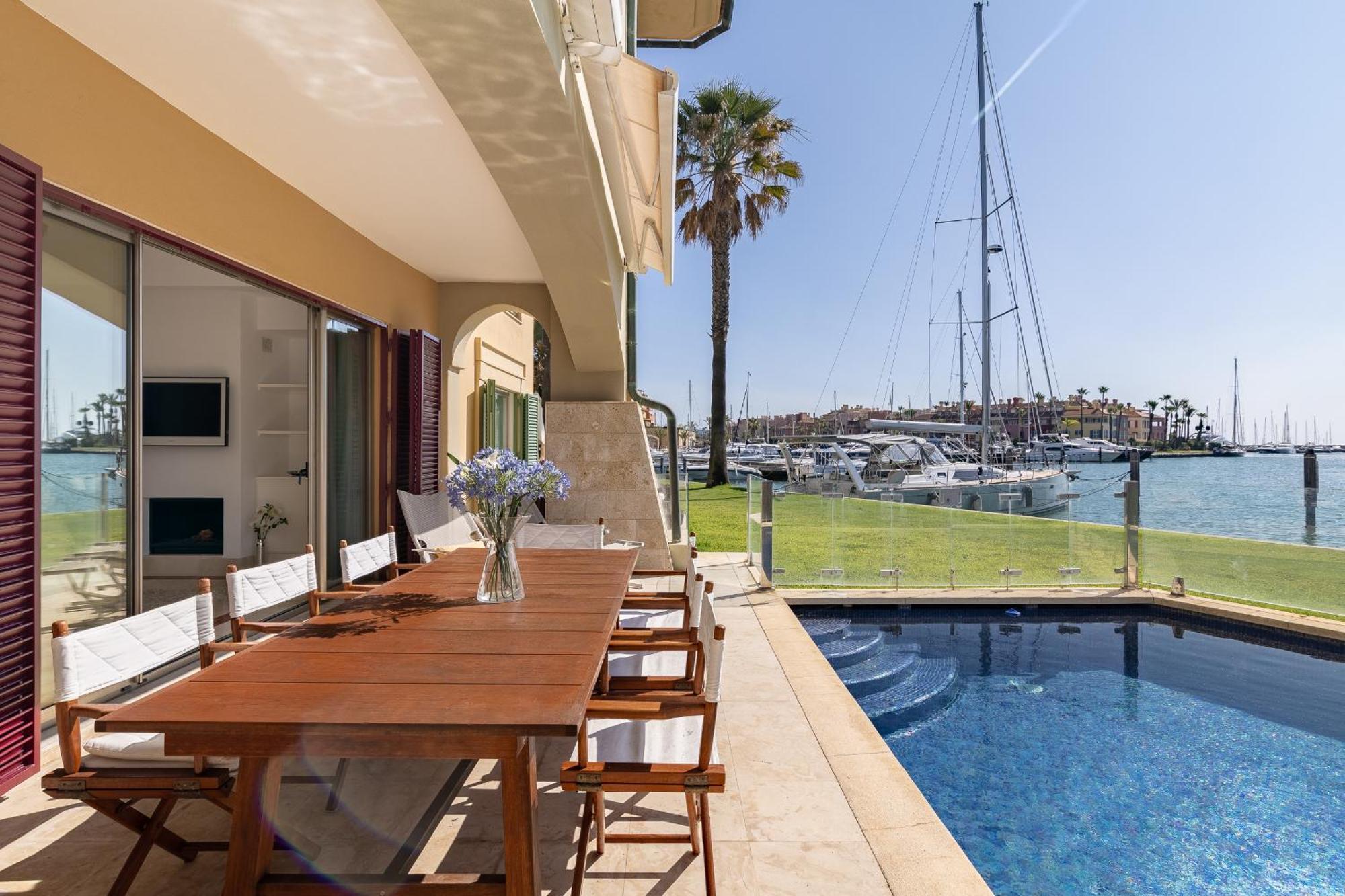 Apartment Waterside In Sotogrande Marina With Private Pool